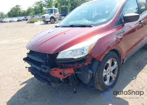 2014 Ford Escape S z USA, uszkodzony, nr VIN 1FMCU0F71EUE47292